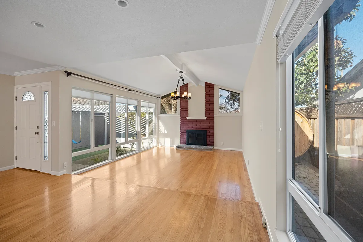 Building Photo - 880 Hollenbeck Ave