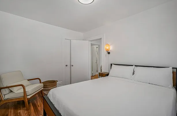 1723 Julian Ave — Photo 7
