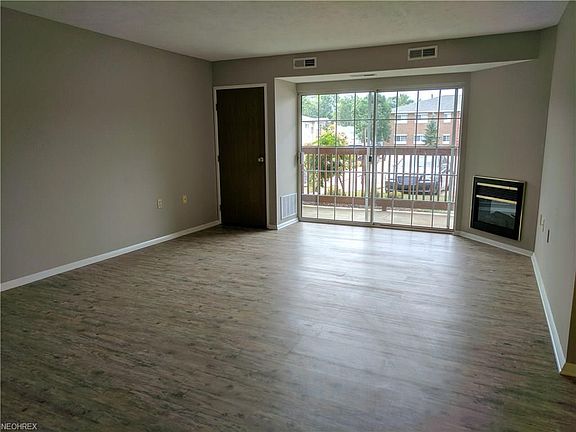 3rd image of 10391 Glenway Dr APT 105