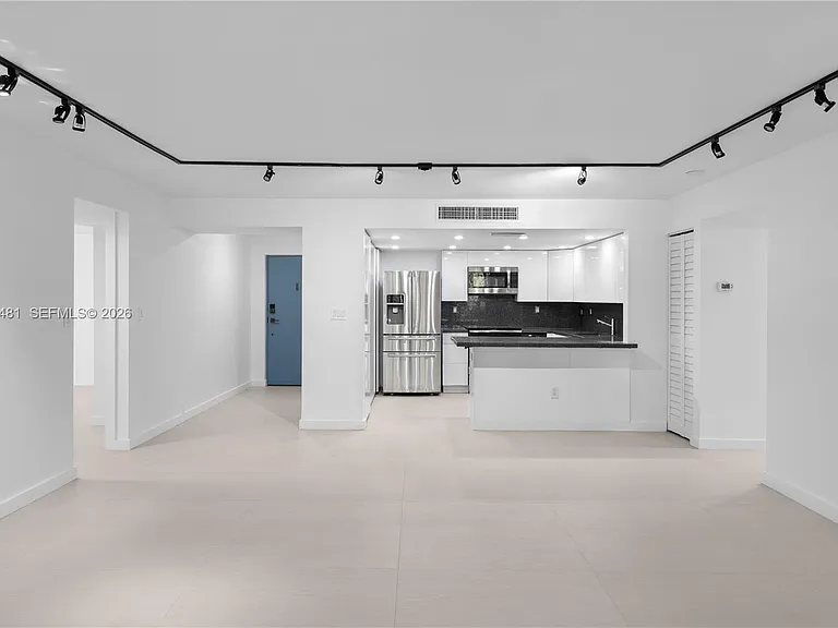 101 Ocean Lane Dr #1012 — Photo 10