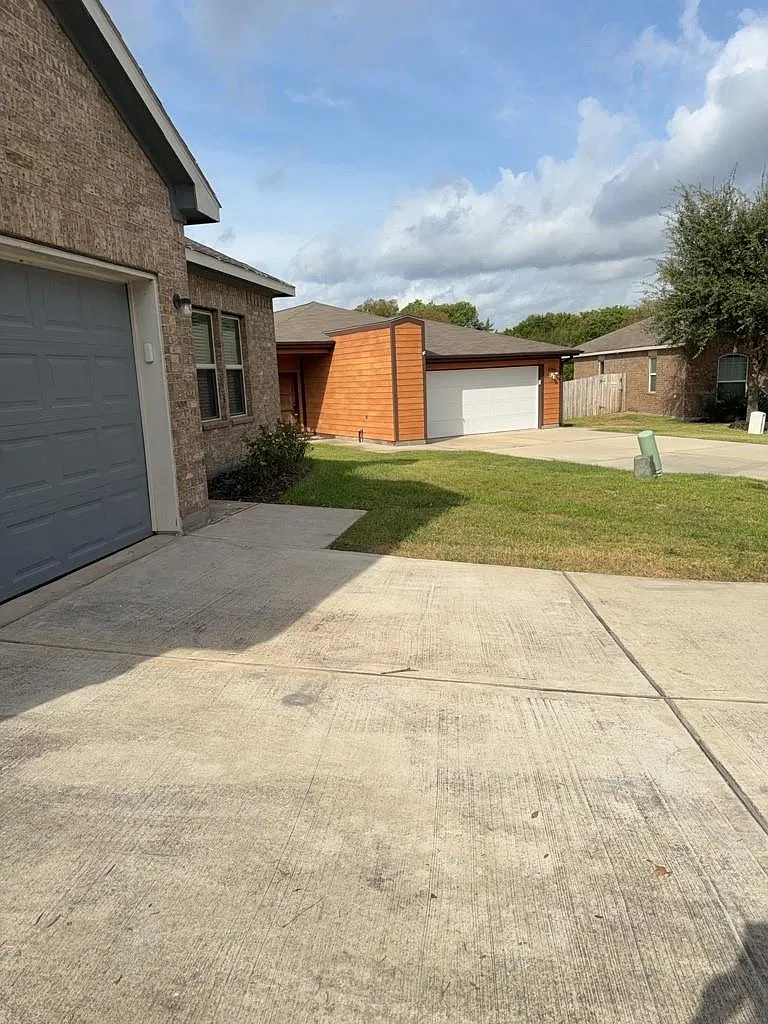 3 bed, 2.5 bath, 1718 sqft, $1,900 — Photo 2