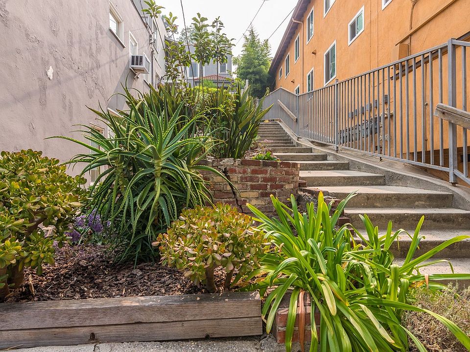 1st image of 832 Hyperion Ave #1/2