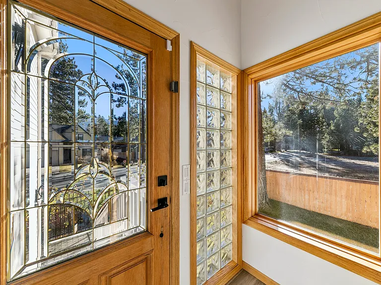 926 Tanglewood Dr — Photo 3