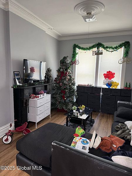 3rd image of 3275 6th Avenue