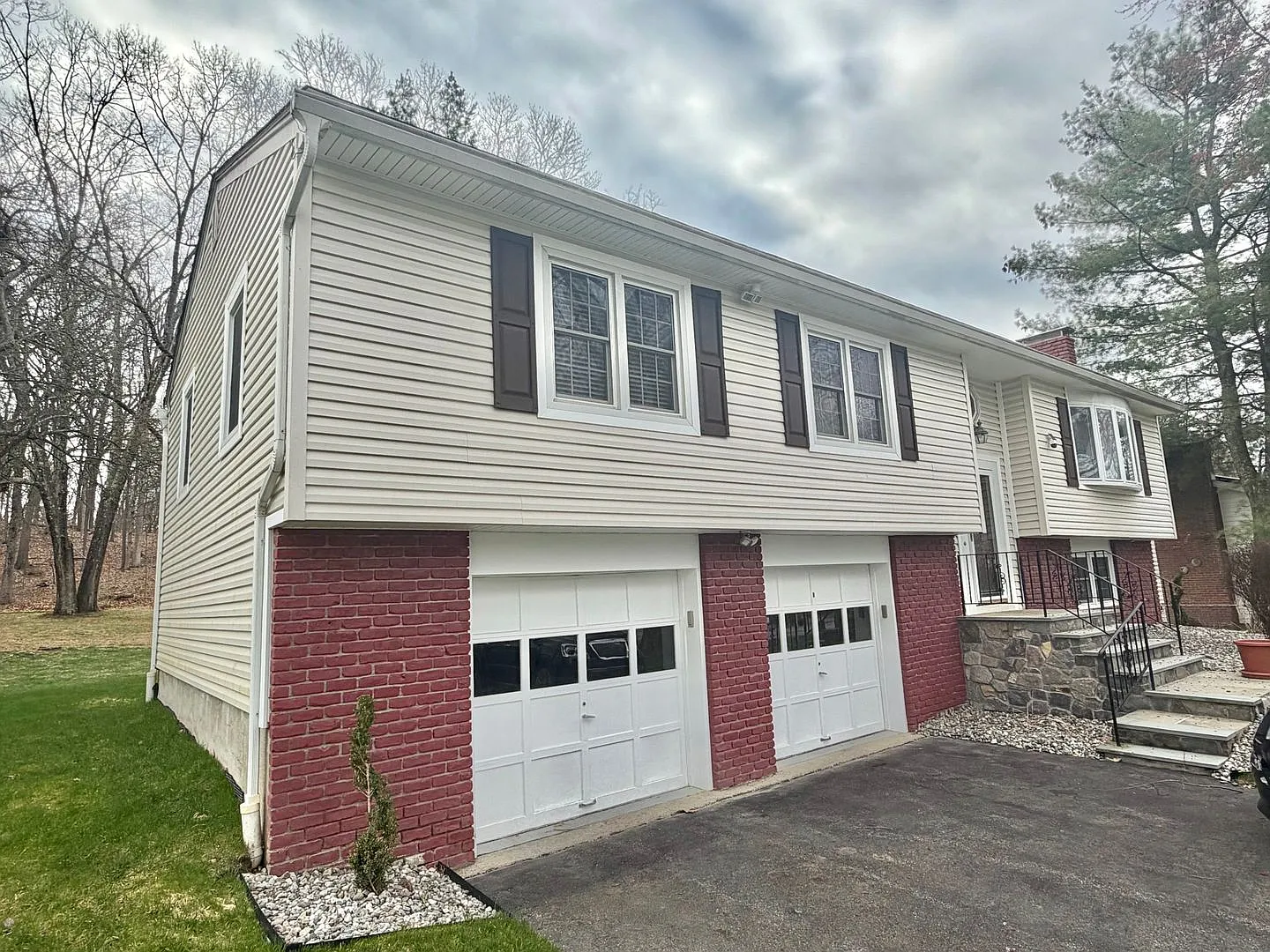 New Priced - Gorgeous Newly Renovated 4 Br, 3 Ba Home In Quiet Neighborhood — Photo 2