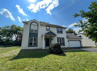 917 Rainbow Dr, Bethlehem, PA 18017
