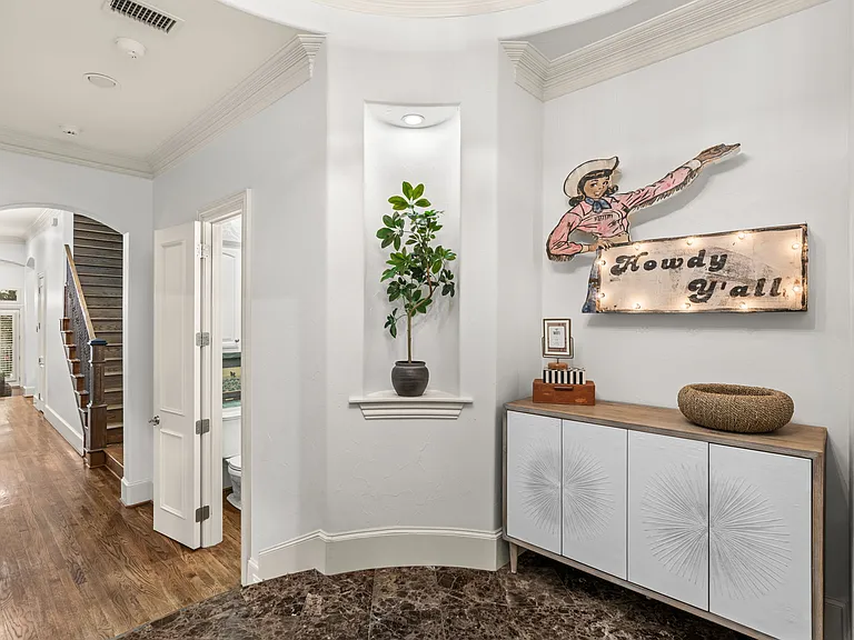 4115 Buena Vista St — Photo 2