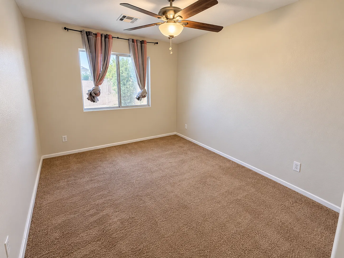 3 bed, 1595 sqft, $2,100 — Photo 2