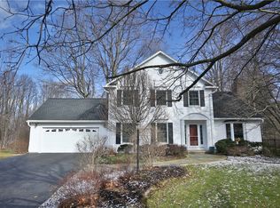 10 Caywood Ln, Fairport, NY 14450