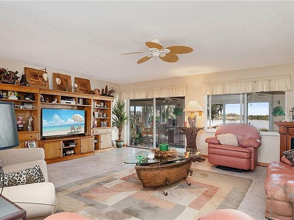 4th image of 1380 Emerald Dr