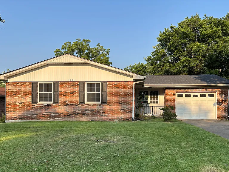 1580 Grandview Dr — Photo 1