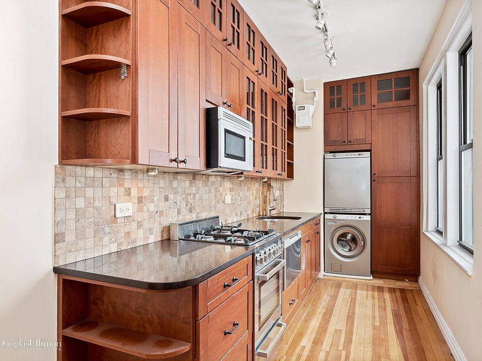 1st image of 26 W 69th St #8B