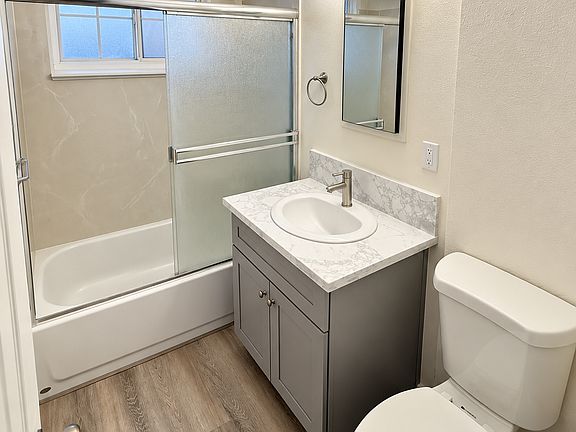 4th image of 520 S 1st St