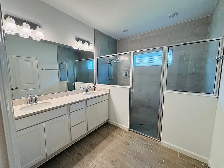 12486 NW 137th Ter — Photo 13