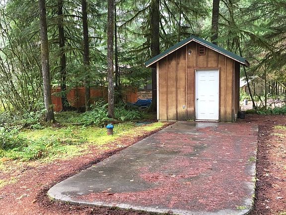 3rd image of McKenzie River Dr