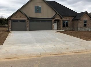 1098 Ruscello Ave, Springdale, AR 72762