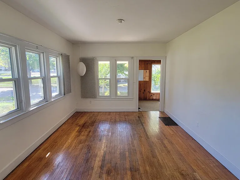 505 Graceland St NE — Photo 13