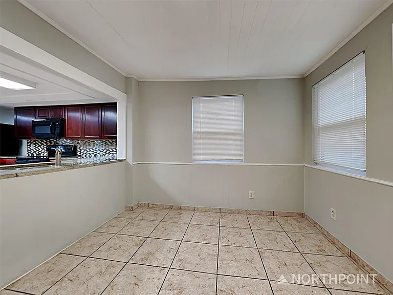 1504 Carnation Dr — Photo 8