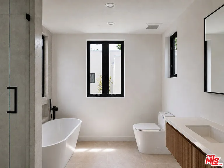 912 N Harper Ave #1 — Photo 15