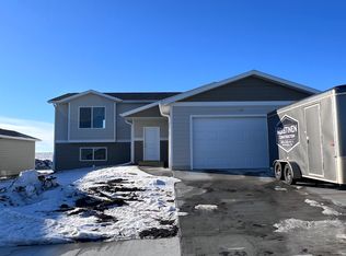 129 27th St NW, Watertown, SD 57201