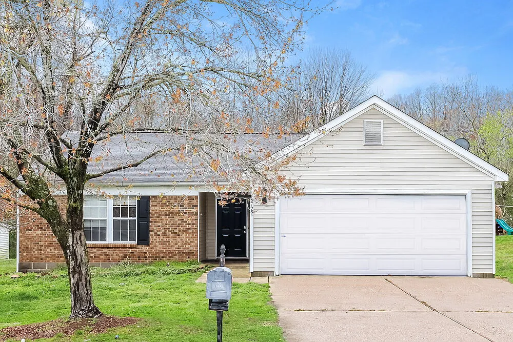 3 bed, 2.0 bath, 1174 sqft, $1,885 — Photo 1