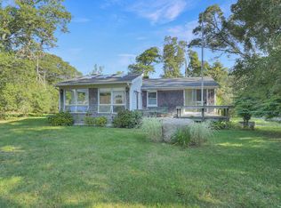 22 Oklahoma Ave, Tisbury, MA 02568