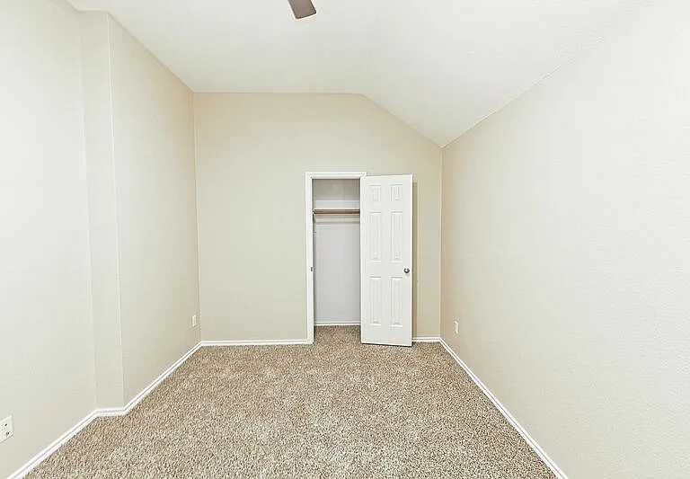 4009 Hidden Meadow Ct — Photo 43