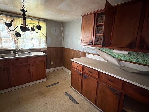 5th image of 308 Bethel St NE
