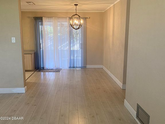 3rd image of 19 Kathy Dr