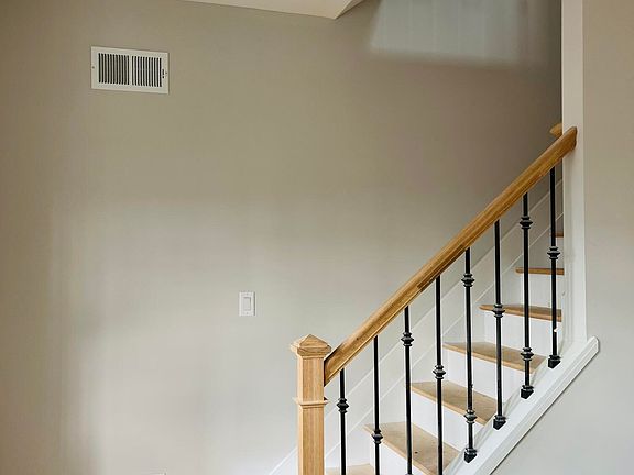 5th image of 359 Poillion Ave
