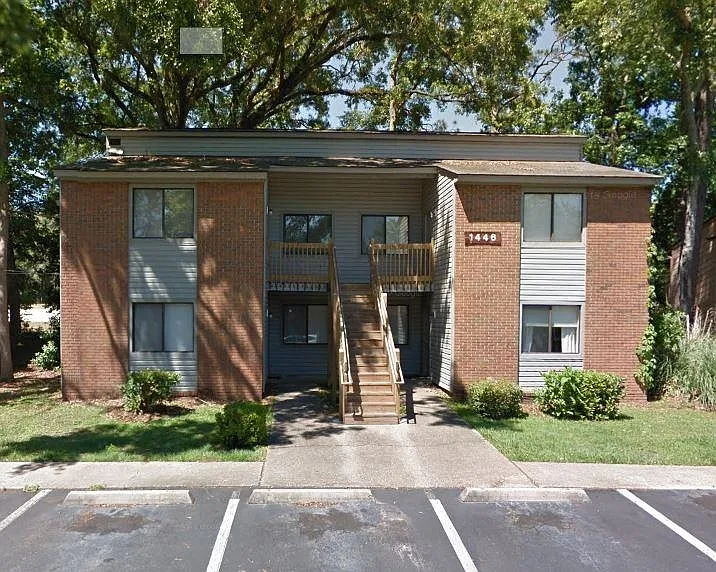 2 bed, 900 sqft, $1,100 — Photo 1