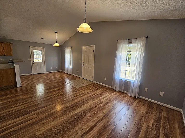 417 Brecknock Ct — Photo 2