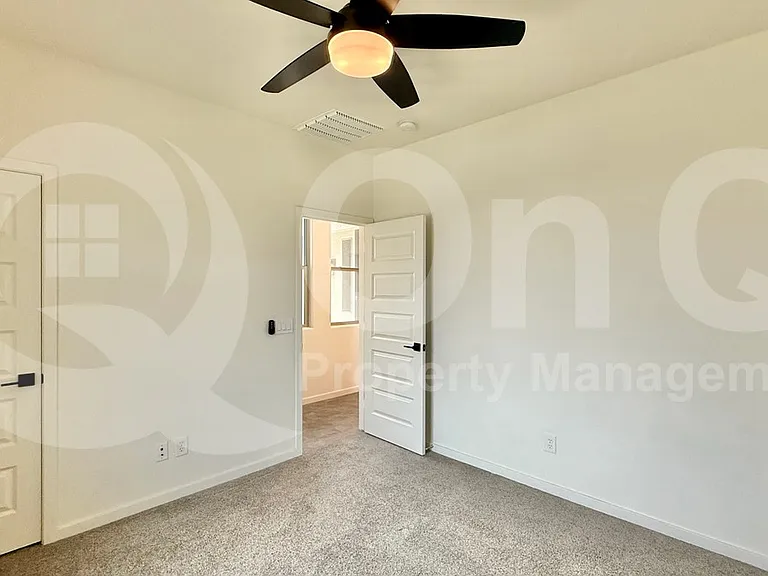 2906 E Russell St — Photo 11