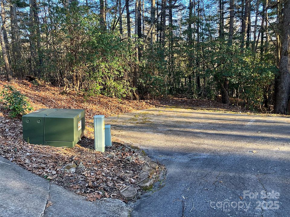 2nd image of 8&9 Arbor Ln
