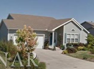 2706 Gill St, Bloomington, IL