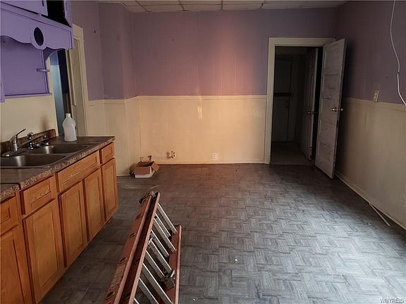 5th image of 117 Ericson Ave