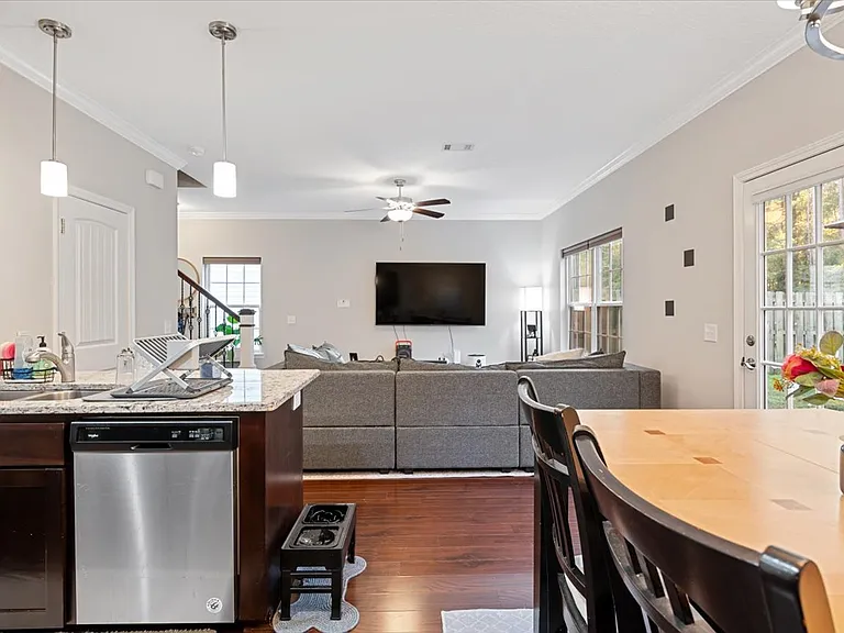 158 Hamlet Ct — Photo 4