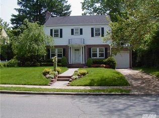9 Kilburn Rd, Garden City, NY 11530