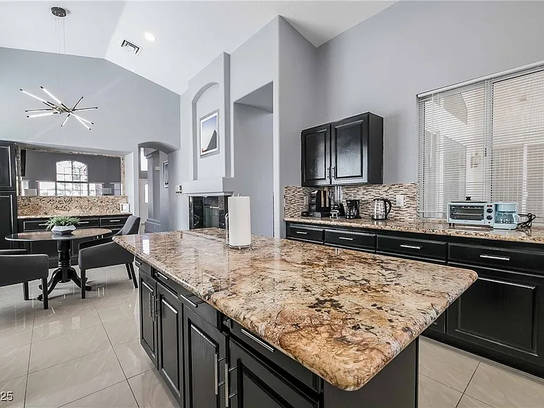 1400 Castle Crest Dr — Photo 24