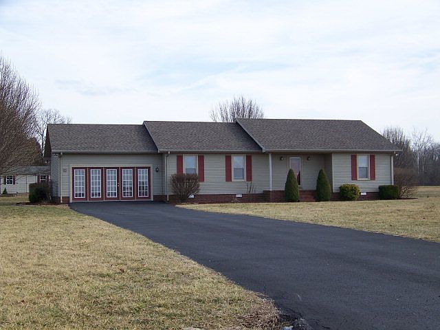 1st image of 385 Everett Ln