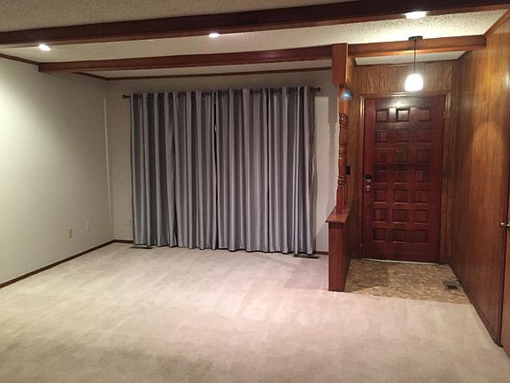 4th image of 1127 E Davis Ave