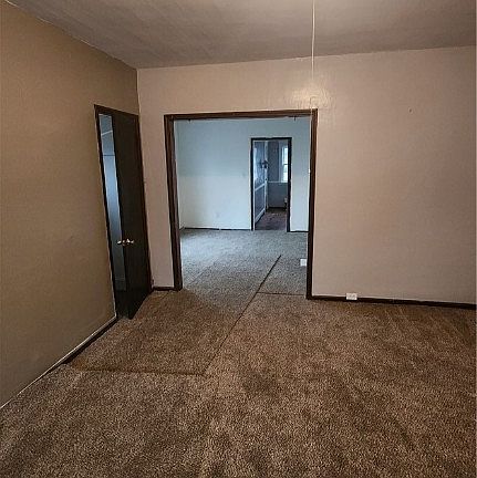 3rd image of 639 E 117th St