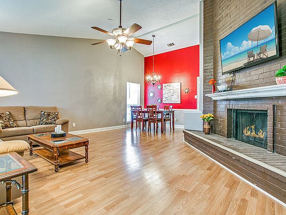 4th image of 1601 Dorado St
