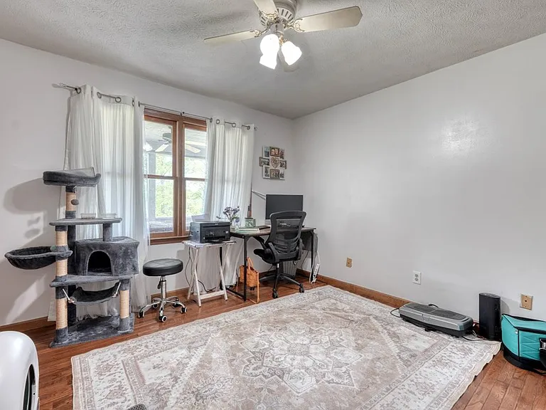 1085 Jones Creek Rd — Photo 29