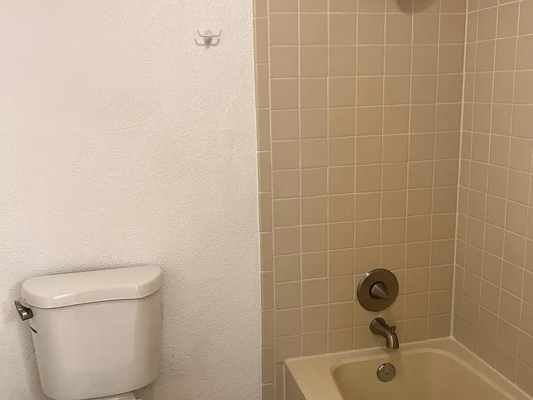 12828 Woodbend Ct — Photo 11