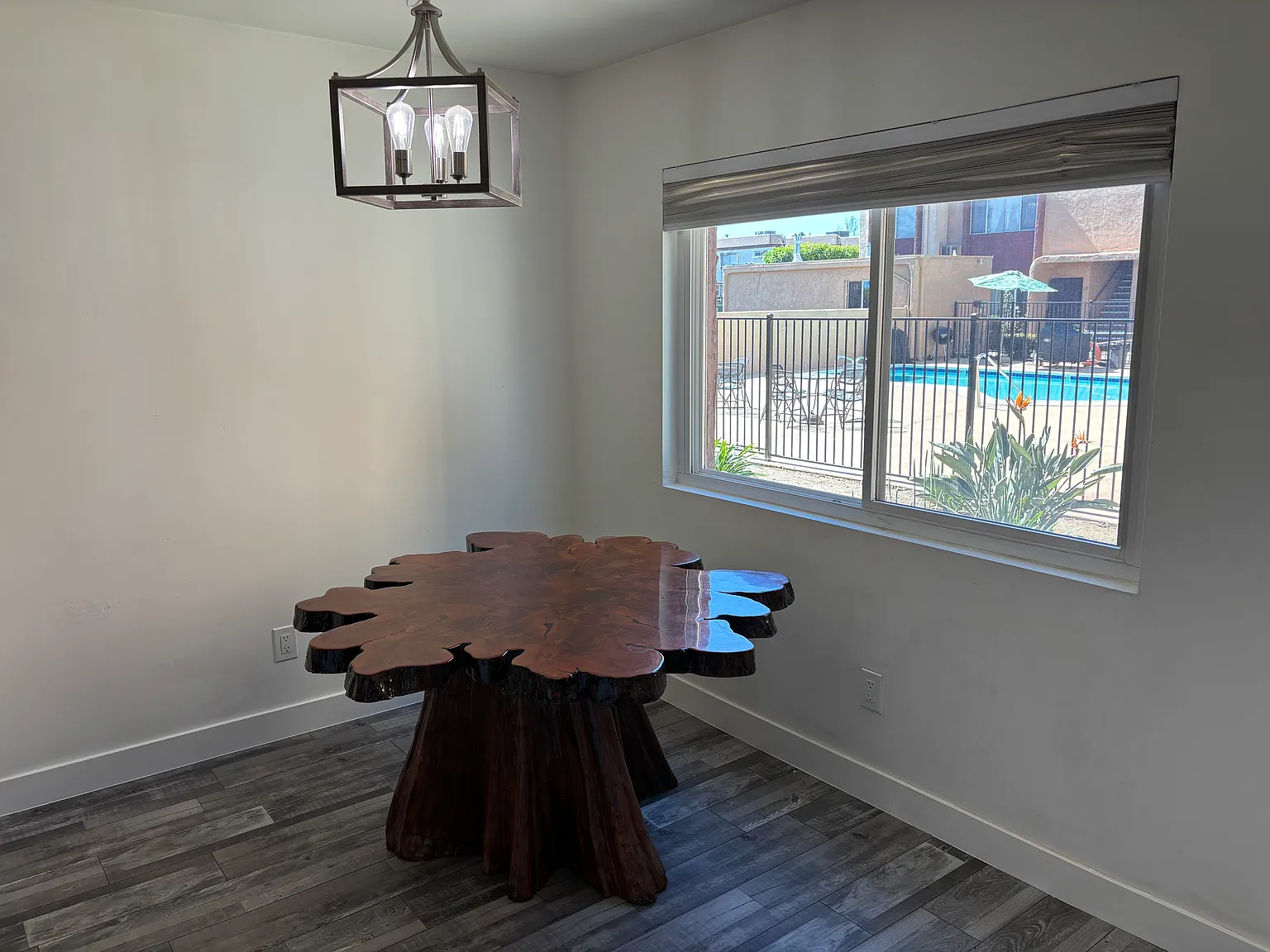 2 bed, 1.5 bath, 912 sqft, $2,400 — Photo 2