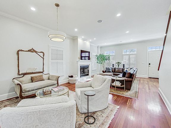 3rd image of 2632 W Medill Ave