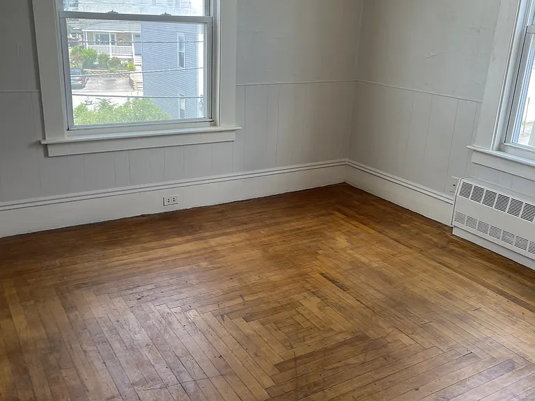 5-5 Clifford Ave — Photo 4
