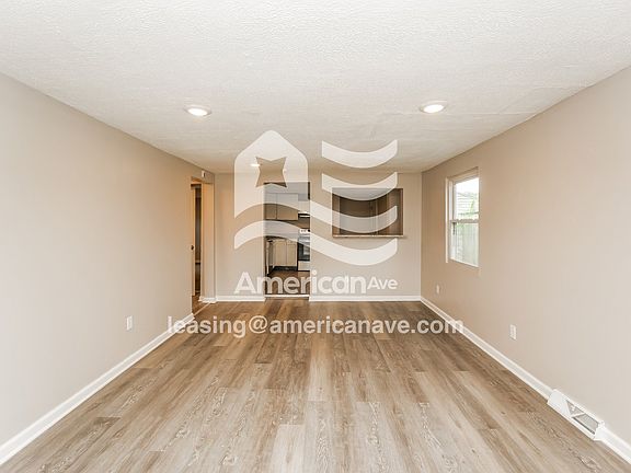 1359005_003_living_room_3.jpg