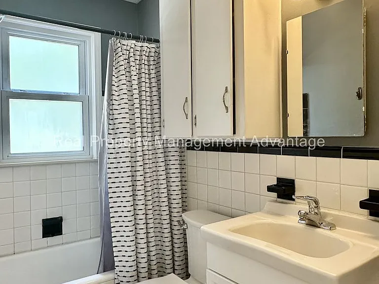 1596 Albany St — Photo 14